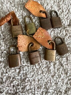Louis Vuitton lock ( no key )
